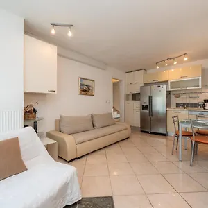 https://apartments-babin-holly.hotelinzadar.com