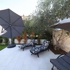 https://apartmani-diklo.hotelinzadar.com
