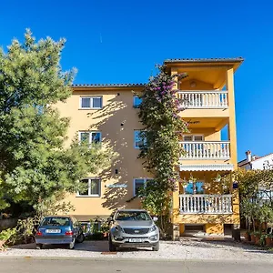 https://vilic-apartments-istriensonne.pula-hotels.org